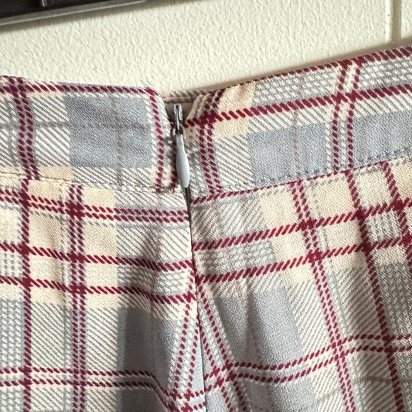 Plaid Ruffle Hem Shorts - Picture 3 of 4